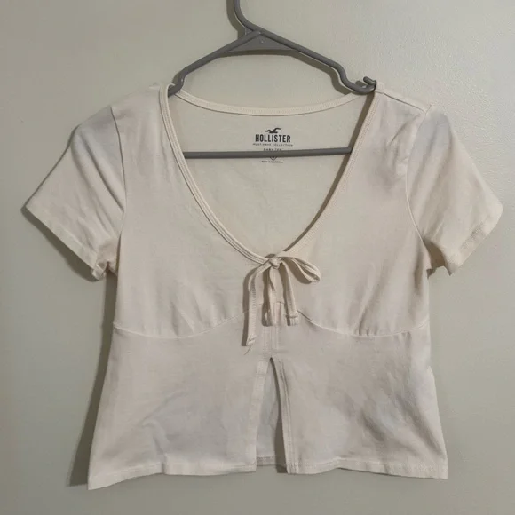 Hollister Cream Baby Tee - Picture 2 of 4